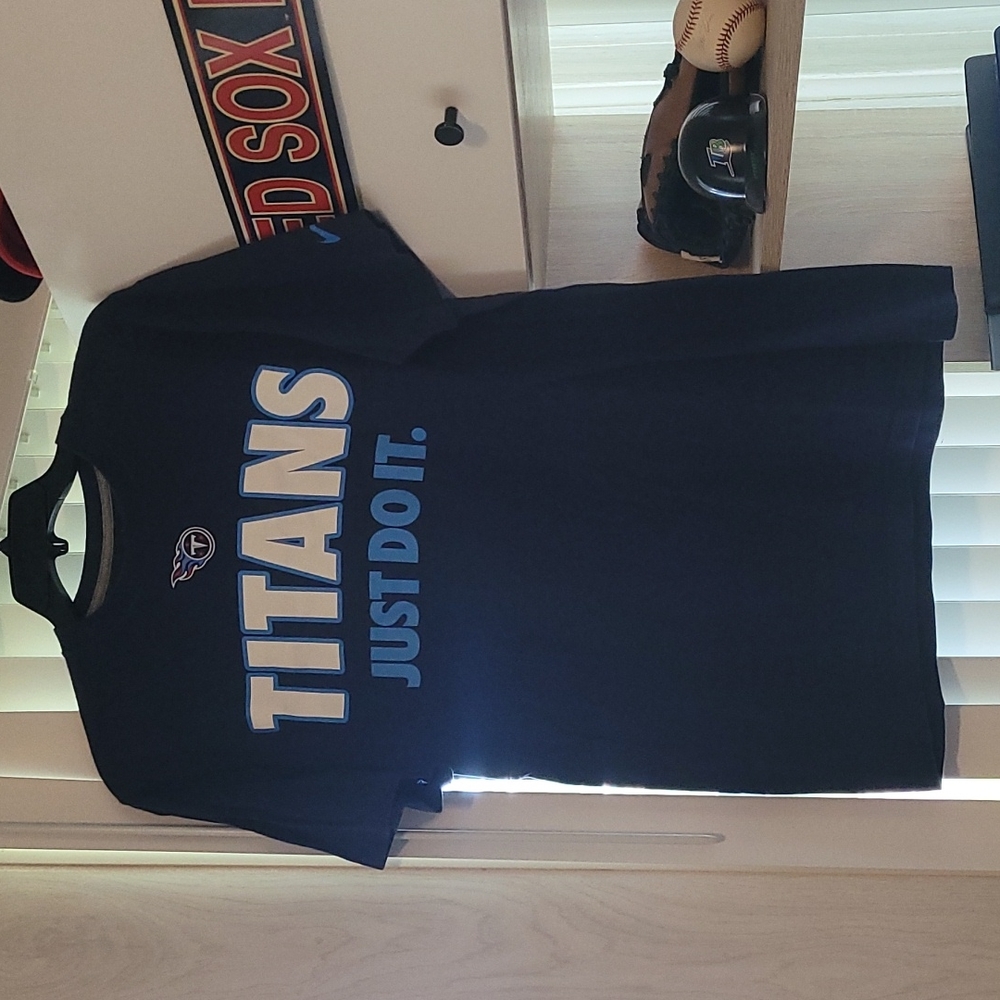 Nike NFL team apparel Tennessee Titans -JUST DO IT- team T-shirt. MEDIUM